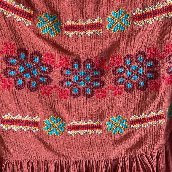 American Eagle embroidery crop tank top size medium worn only twice - Picture 3 of 4